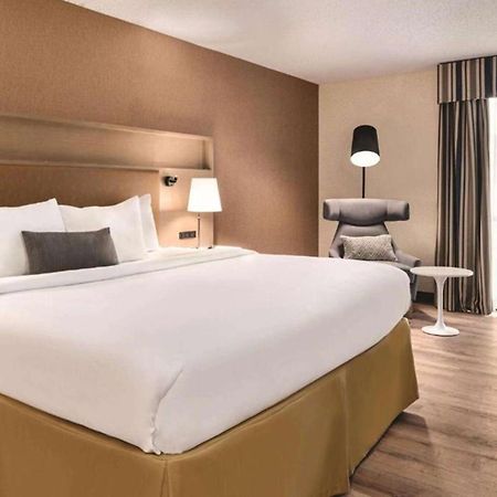 ホテル Wyndham Garden Conference Center Champaign - Urbana エクステリア 写真