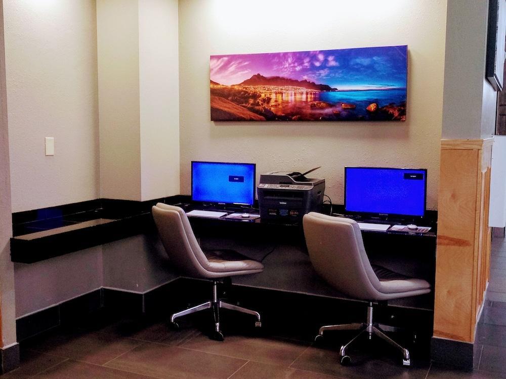 ホテル Wyndham Garden Conference Center Champaign - Urbana エクステリア 写真