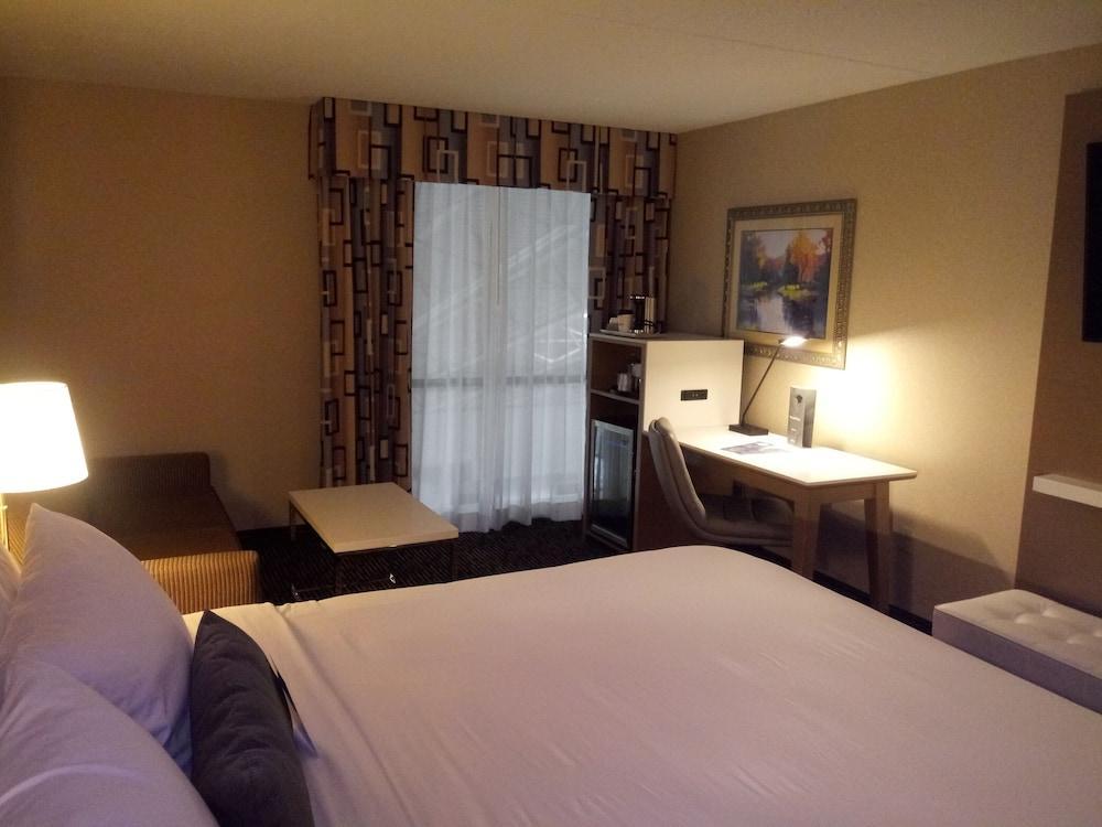 ホテル Wyndham Garden Conference Center Champaign - Urbana エクステリア 写真