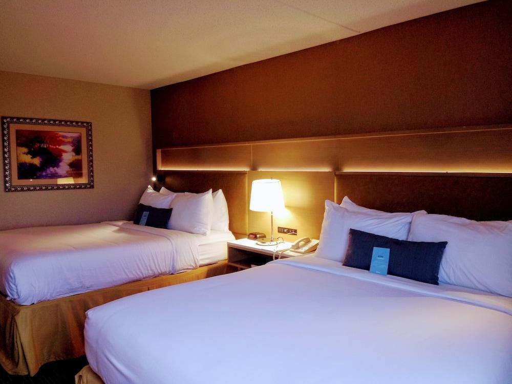 ホテル Wyndham Garden Conference Center Champaign - Urbana エクステリア 写真