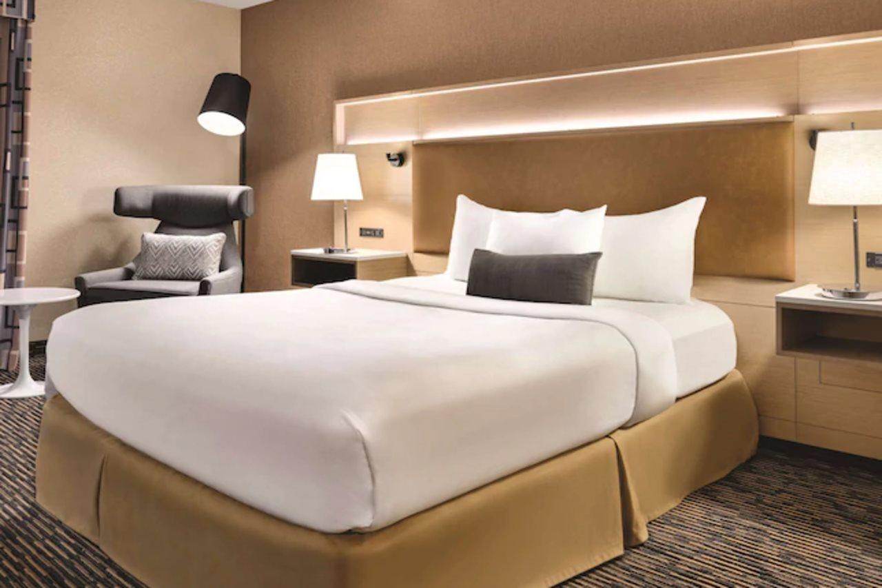 ホテル Wyndham Garden Conference Center Champaign - Urbana エクステリア 写真