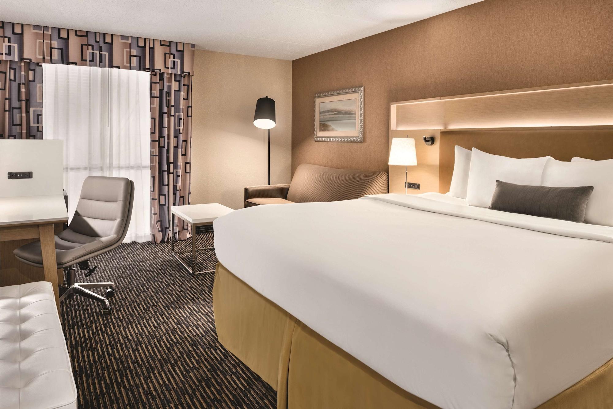 ホテル Wyndham Garden Conference Center Champaign - Urbana エクステリア 写真