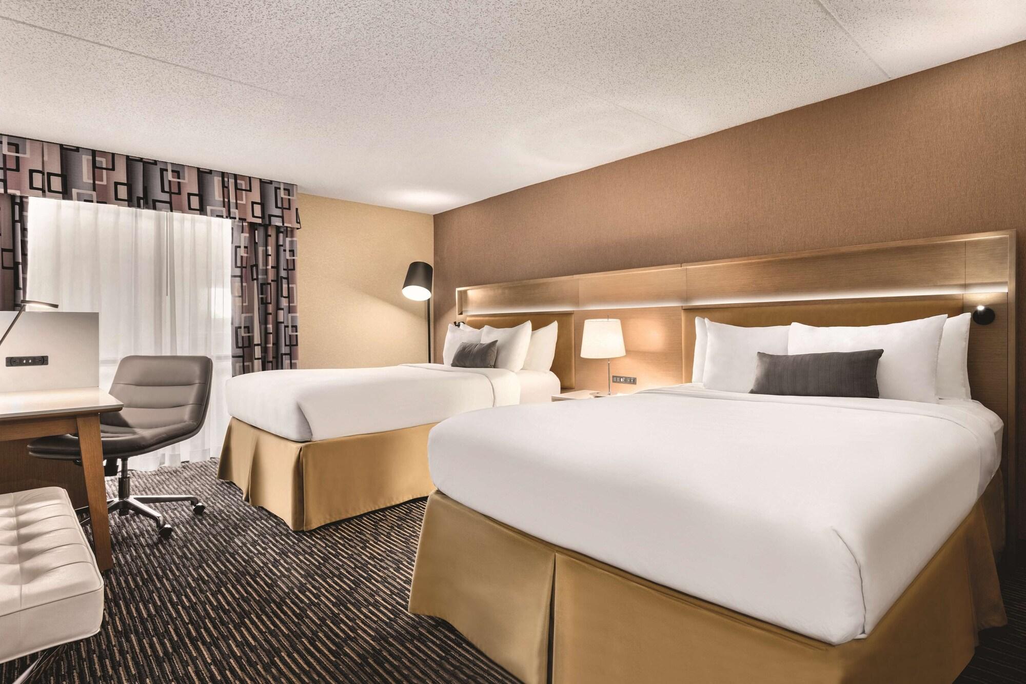 ホテル Wyndham Garden Conference Center Champaign - Urbana エクステリア 写真