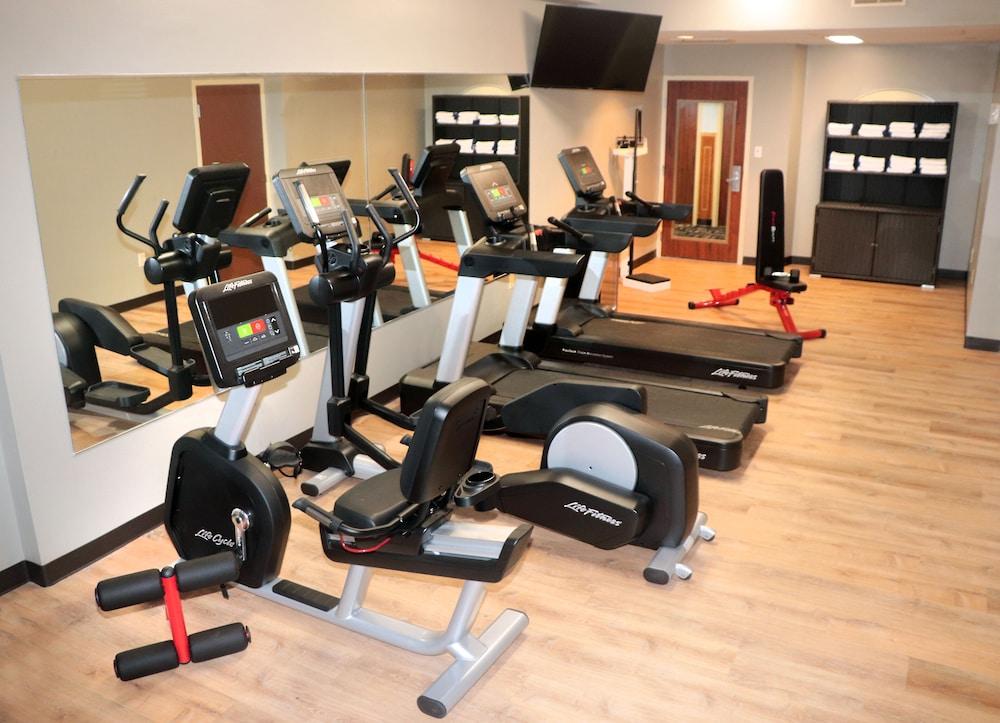 ホテル Wyndham Garden Conference Center Champaign - Urbana エクステリア 写真