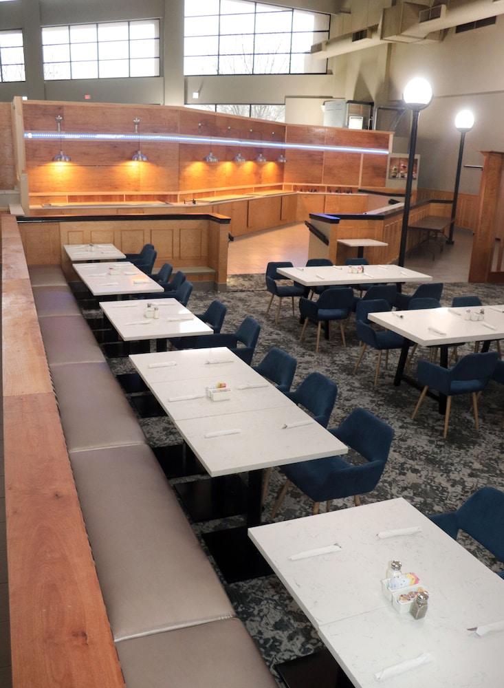 ホテル Wyndham Garden Conference Center Champaign - Urbana エクステリア 写真