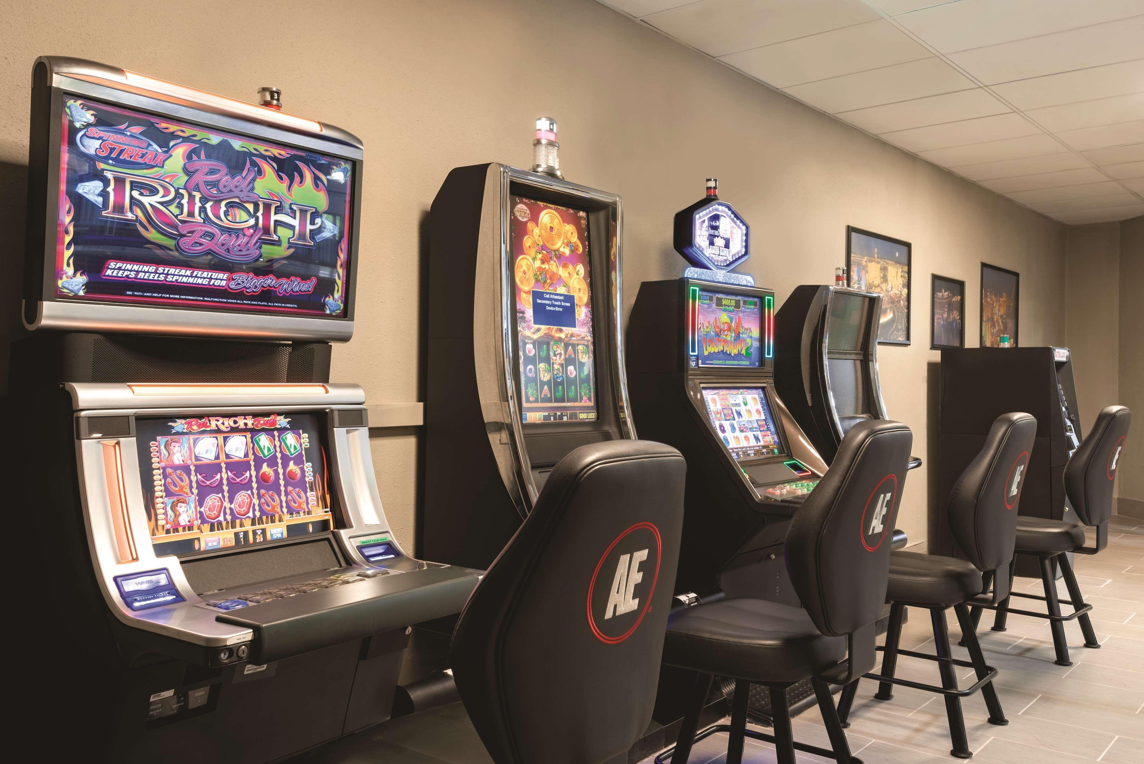 ホテル Wyndham Garden Conference Center Champaign - Urbana エクステリア 写真