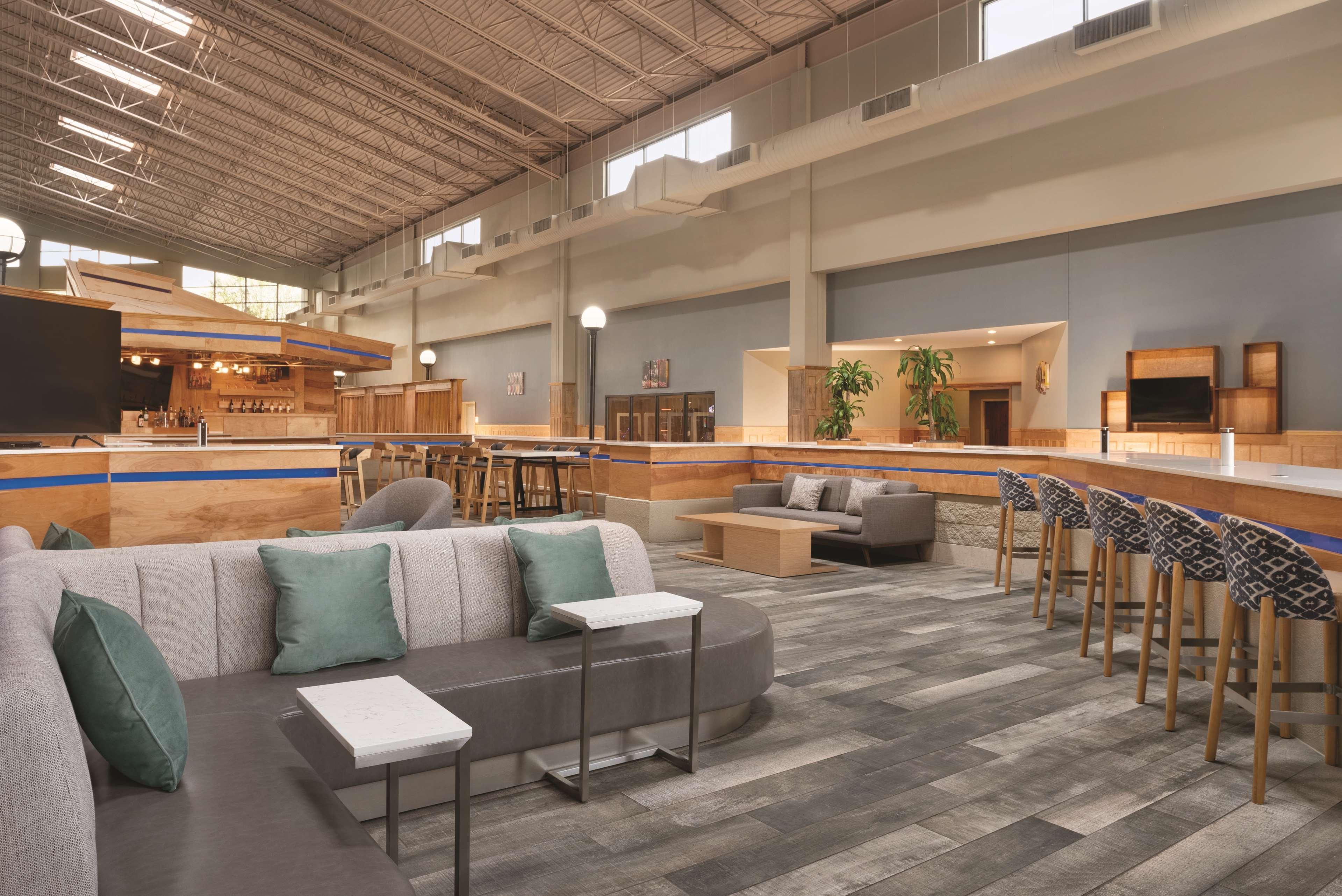 ホテル Wyndham Garden Conference Center Champaign - Urbana エクステリア 写真