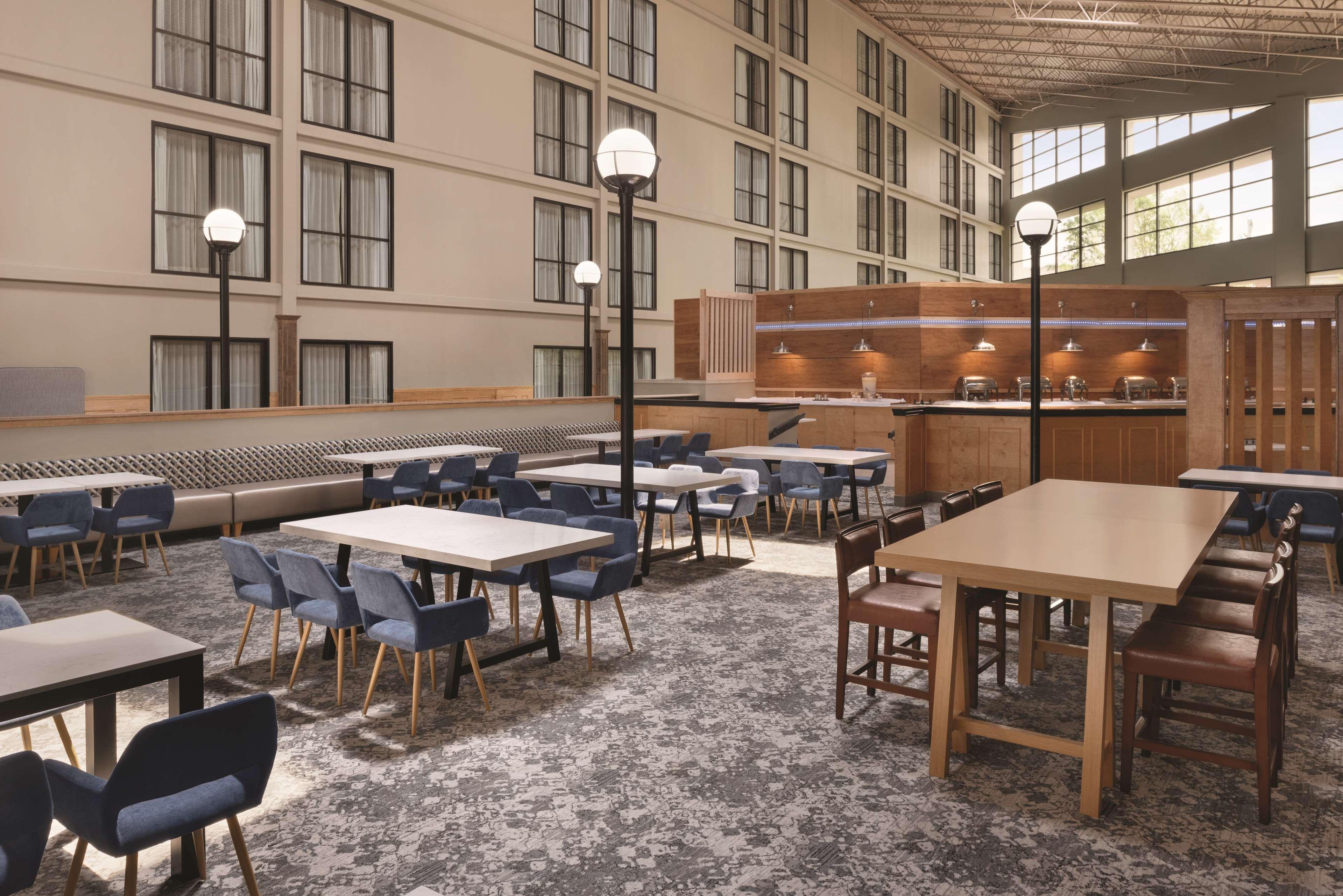 ホテル Wyndham Garden Conference Center Champaign - Urbana エクステリア 写真