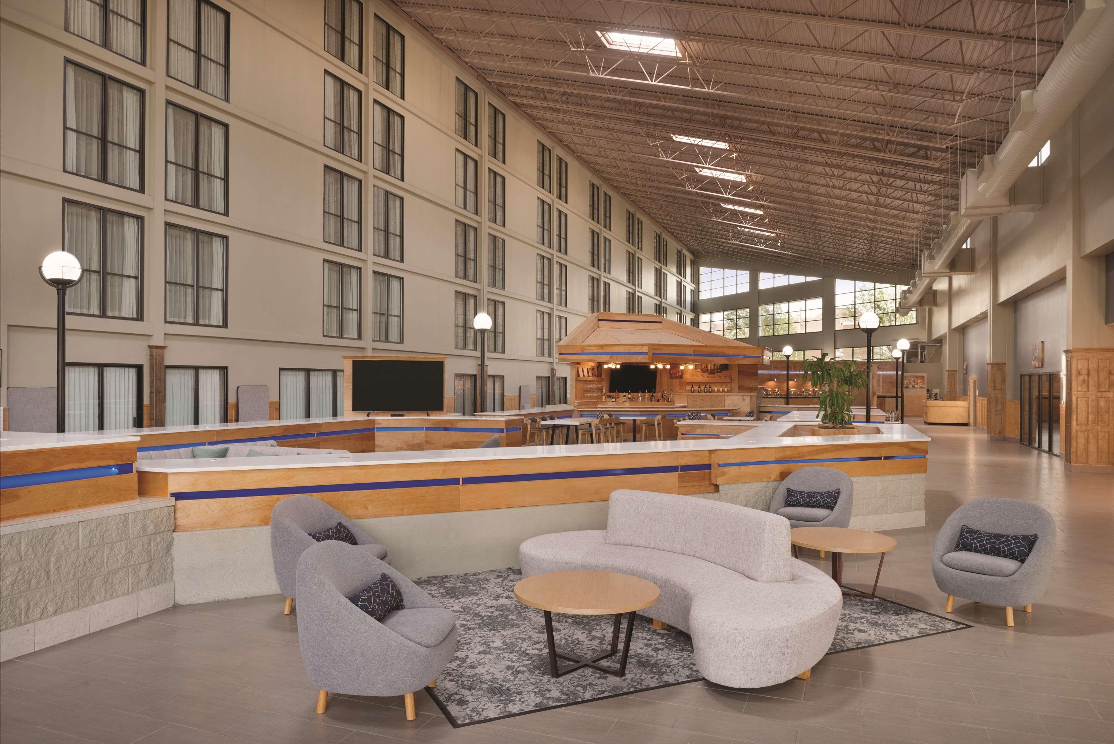 ホテル Wyndham Garden Conference Center Champaign - Urbana エクステリア 写真