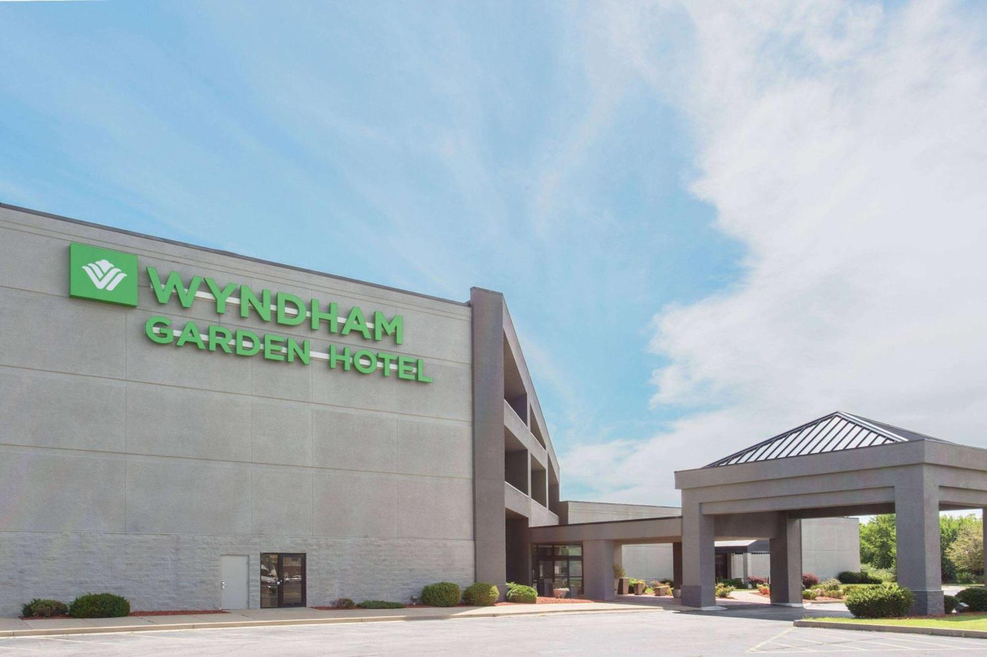ホテル Wyndham Garden Conference Center Champaign - Urbana エクステリア 写真